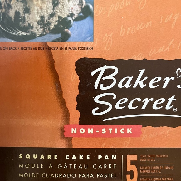 2 Bakers Secret Pans - Loaf and Square Cake - Picture 2 of 5